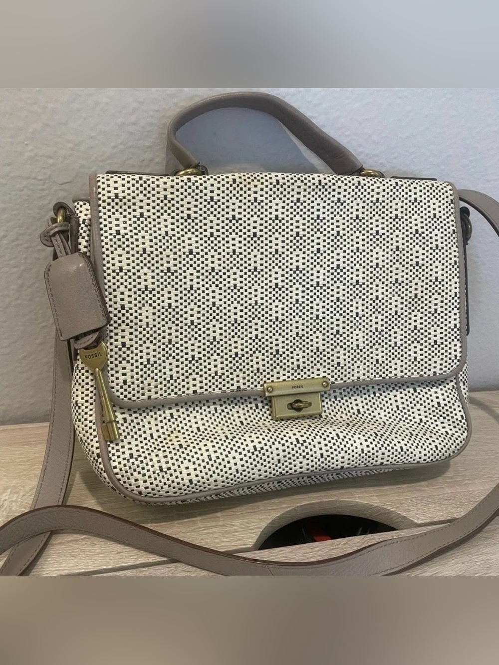 VTG Fossil Key Lock Charm Woven Leather Saddle Flap Crossbody Purse Bag Capsule